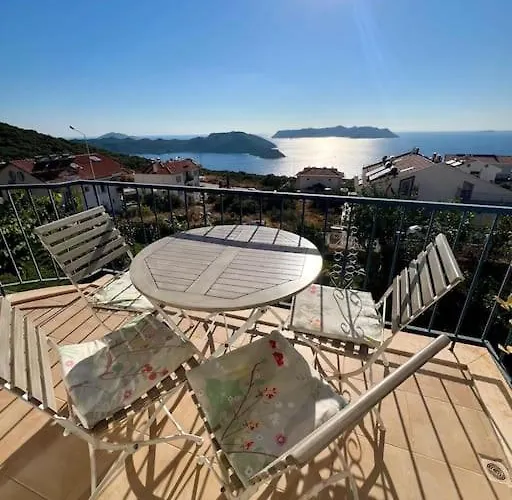 Deniz Manzarali Evi Kas
