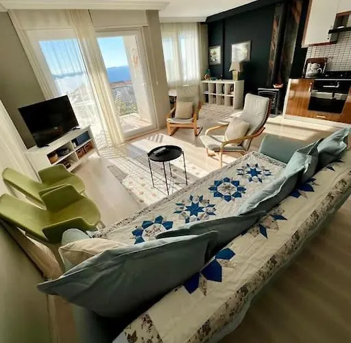 Deniz Manzaralı Evi Daire *